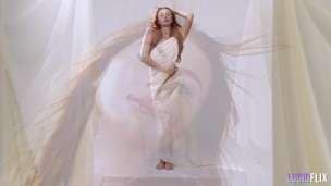 LUCIDFLIX Air with Stella Luxx