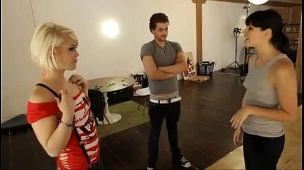 hardcore threesome with hot blond slut trio hard deux nanas un mec
